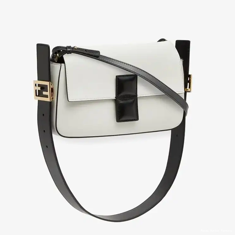 Vintage HOT Fendi Nappa Baguette Twist Leather Medium In Bag White 0703